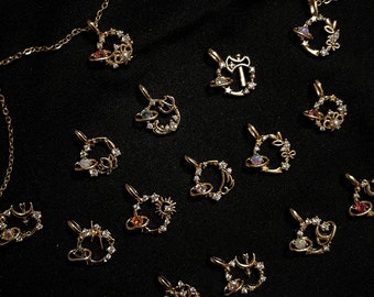 Zierliche griechische Mythologie Halsketten, Planet Halsketten, Percy Jackson, Bücherwurm Geschenk, Geschenk für Leser, Freundschaftsketten
