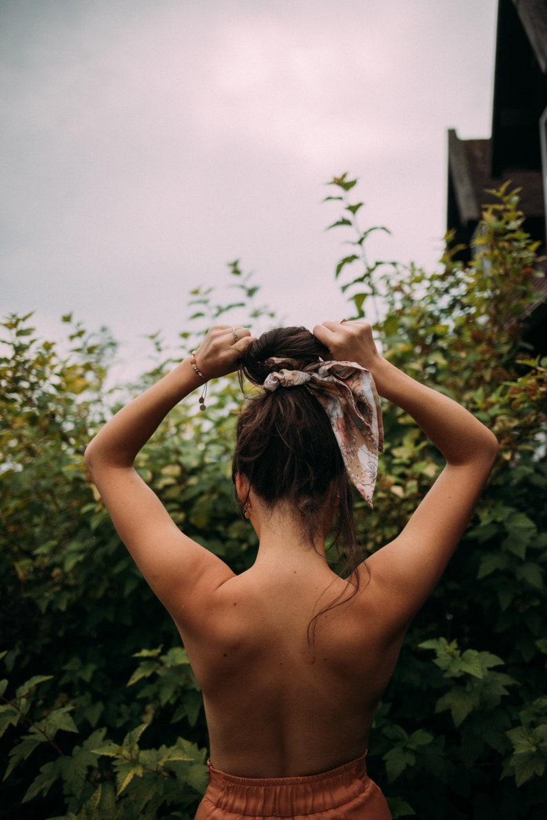 Midi Scrunchie with a Sash image 3