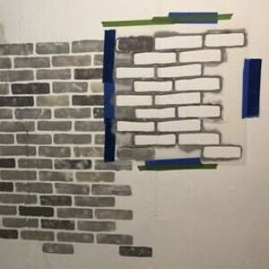 Puede incluir: Conjunto de tres jarrones de cerámica blanca con diseño acanalado. Los jarrones miden aproximadamente 25 cm, 20 cm y 15 cm de altura. Diseño minimalista.
