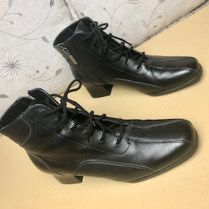 00s vtg black leather lace up witchy ankle boots booties size US 7