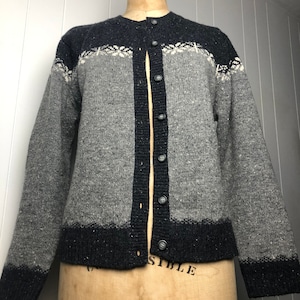 Nordic Fair Isle knitted unisex cardigan * Icelandic style 90s button up ski sweater/cardigan 100% lambwool