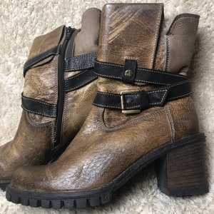 Chunky stacked block heel rare 90s vintage zip up mid calf ankle boots patchwork style made of 3 kinds of leather patches Size EU 37 US 6