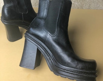 80s vintage square toe grunge platform chunky slouchy heel leather ankle boots Hippie bohemian rave party club festival bootie size 6 US
