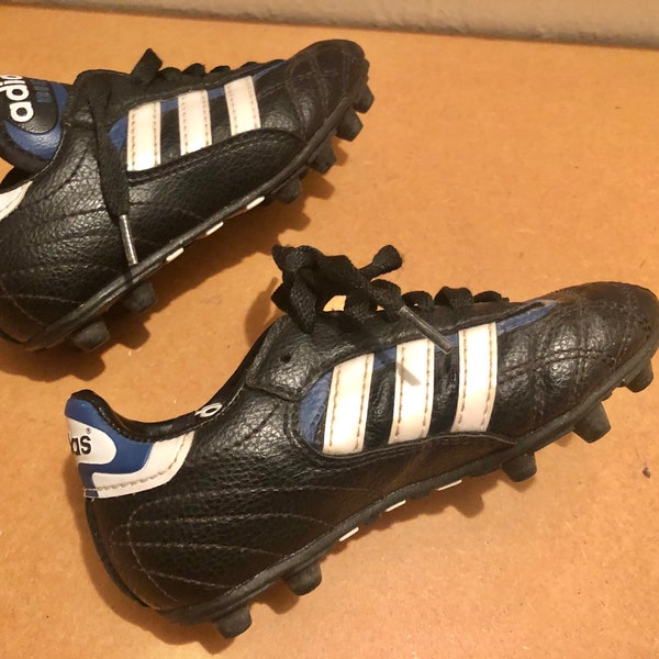 Vintage from 1997 child size soccer shoes cleats size Child US 11