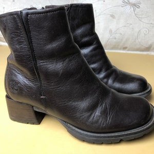 00s vintage style brown leather zip up ankle boots Size US 5.5
