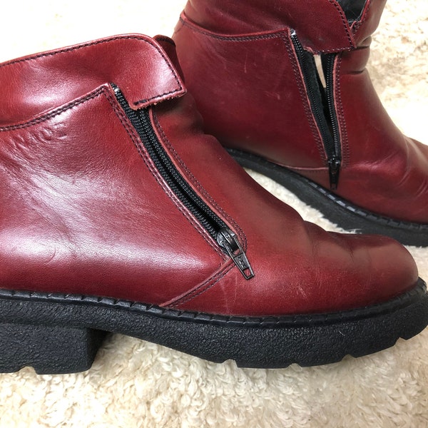 90s 00s burgundy/red leather ankle bootie with double zippers and flat chunky soles/ Size EU 38 US 7