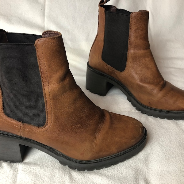 Brown leather Chelsea ankle boots with chunky heels and lug sole Size US 8