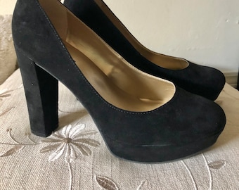 00s black faux suede platform pumps high heels with ankle straps Guess casual rave party prom dress shoes size US women's 7.5