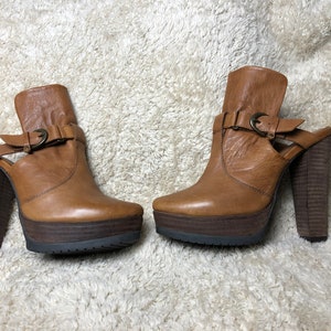 Zapatos de tacón de plataforma de madera apilada de cuero marrón únicos Y2K Vintage con punta redonda y puntiaguda, talla 10 de EE. UU.