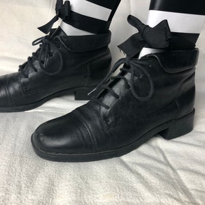 Vintage black leather lace up ankle boots size US 5