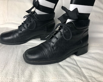 Vintage black leather lace up ankle boots size US 5
