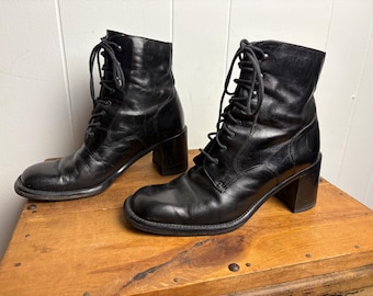 Vintage black leather lace up witchy ankle boots size US 7.5 EU 37 made in Italy