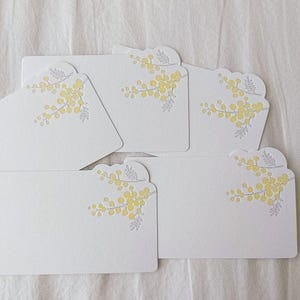 Biglietto con messaggio fustellato in stampa tipografica - Mimosa