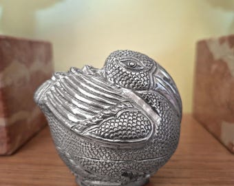 Antike kambodschanische Betelnussdose aus 900er Silber, frühes 20. Jahrhundert, Khmer – 8 x 7 cm