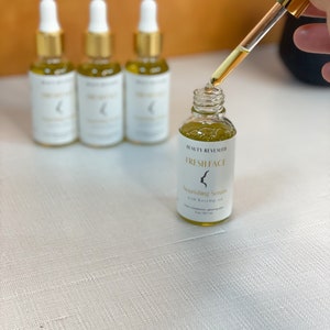 Nourishing face serum for glowing skin that is non-comedogenic and good for all skin types