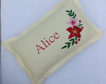 Besticktes Baumwollkissen: Personalisiertes Geschenk