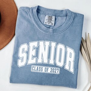 Camiseta de graduación de último año 2027, Camiseta de graduación de último año de la clase de 2027, Camiseta de graduación de último año, Camiseta de último año de secundaria 2027, Camiseta de último año femenina 2027, Camiseta de graduación 2027 imagen 2