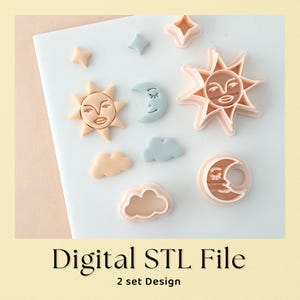 Könnte beinhalten: Eine Sammlung von Ausstechformen mit Himmelsmotiven und dazugehörigen Tonformen in Pfirsich und Hellblau. Das Set enthält Sonnen, Monde, Sterne und Wolken mit geprägten Gesichtern. Der Text Digital STL File 2 set Design ist zu sehen.
