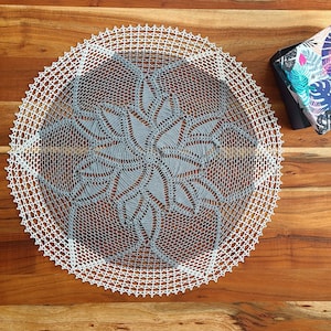 20.5 inch Doily / Handmade crocheted circle cotton doily, approx. 20.5 inch (52 cm) in diameter, blue and white color / home decor