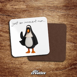 Puede incluir: Un posavasos cuadrado con un pingüino de dibujos animados vestido de monja, con el texto "just an innocent nun...". El pingüino es negro, blanco y naranja. Hay un segundo posavasos marrón al lado. El logotipo "dtox creative" está en la parte inferior.