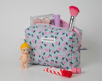 Handmade Strawberry Fruit Quilted Makeup Bag, Cosmetic Bag, Toiletry Bag Women, Travel Bag