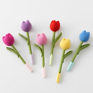 Volta às aulas 2025 I Tulip Bloom Caneta de gel de crochê I Caneta de crochê I Presente para criança, presente para aluno, presente para professor, presente para amigo