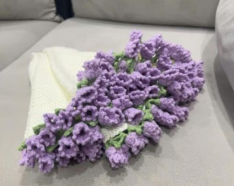 完成したかぎ針編みの花束ブランケット - ブランケットを折って