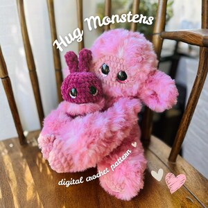 Virkade plyschdjur till Alla hjärtans dag-krammonster DIGITALT MÖNSTER