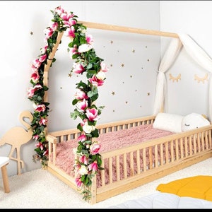 House bed, children's bed, wooden children's bed, bed, children's room, pine wood children's bed, children's bed with fall protection, Hussäng