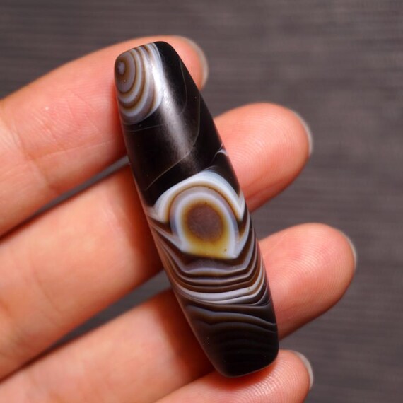 Natural cloud pattern black and white concentric … - image 1