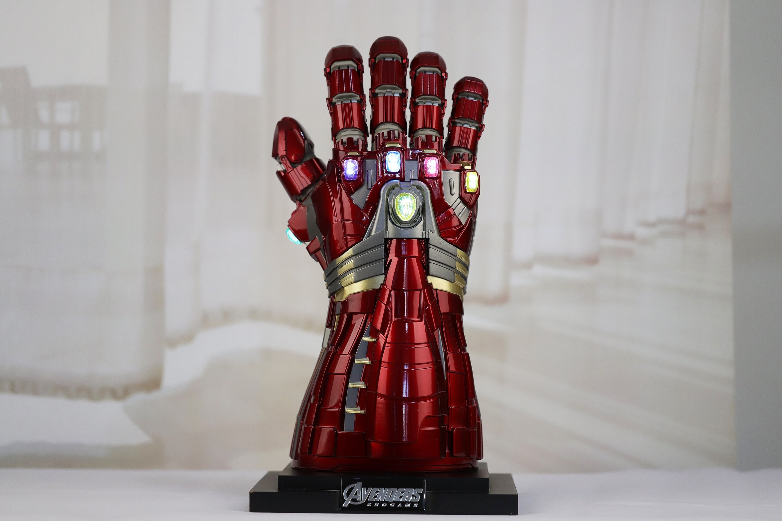 Yacn Iron Man Infinity Gauntlet for Kids,6 Separable Magnet Infinity Stones,Iron Man Gloves Costume,Electronic Fist Halloween Cosplay Props 