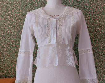 Französisches Vintage Blusenhemd mit Spitze und Stickereien René Derhy 1990 Bluse