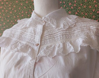 Chemise française ancienne des années 1900 avec broderies et monogrammes