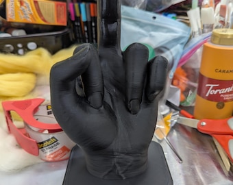 middle finger