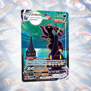 Op de afbeelding: Umbreon VMAX Pokémon-kaart met een zwart Umbreon-personage met gele accenten, tegen een nachtelijke hemel met een volle maan. De kaart heeft de tekst "SINGLE STRIKE" en "MAX DARKNESS" met 310 HP.