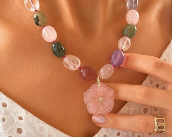 Collar anudado con piedras preciosas, colgante floral hecho a mano, joyería llamativa, regalo de cumpleaños hecho a mano para ella.