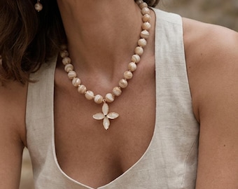 Collar de nácar: gargantilla de piedras preciosas en capas, joyería de piedra natural con cuentas, colgante de flor, regalo de cumpleaños