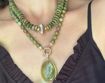 Collar de piedra preciosa Unakita, collar con medallón de varias capas natural, regalo navideño hecho a mano, regalo de agradecimiento para ella, joyería con cuentas