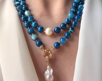 Collar de ágata azul y perla: joyería hecha a mano con piedras preciosas y perlas barrocas, joyería para un día especial para mujer.