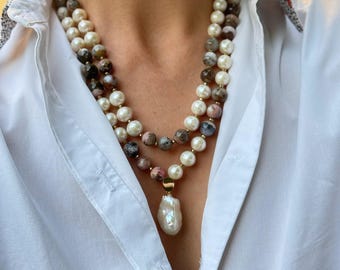 Collar llamativo de ópalo rosa: Perla barroca, cierre chapado en oro.