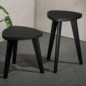 Tabourets en chêne rouge finition noire | Marchepied | Décoration moderne du milieu du siècle | Table d'appoint déco Mid-Century | Maison du milieu du siècle | Luxueux