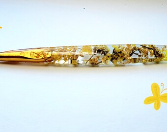 Beautiful yellow real dried flowers in Resin Crochet Hook with gold flakes