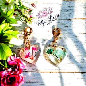 Beautiful Handmade resin stitch marker containing real flowers