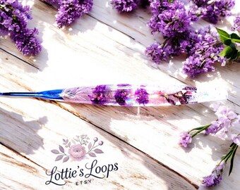 Lilac Lustre Crochet Hook, Real Dried Flowers Encased in Resin