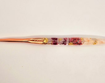 Beautiful crochet hook Plum and light coloured flowers with gold flakes