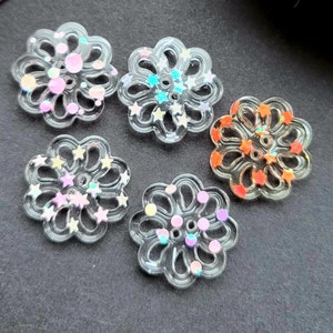 15x Handmade Resin Buttons with Sequins: A Sparkling Addition to Your Crafts