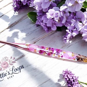 LILAC FIELD 0F DREAMS Beautiful real dried purple flowers in Resin Crochet Hook with gold flakes