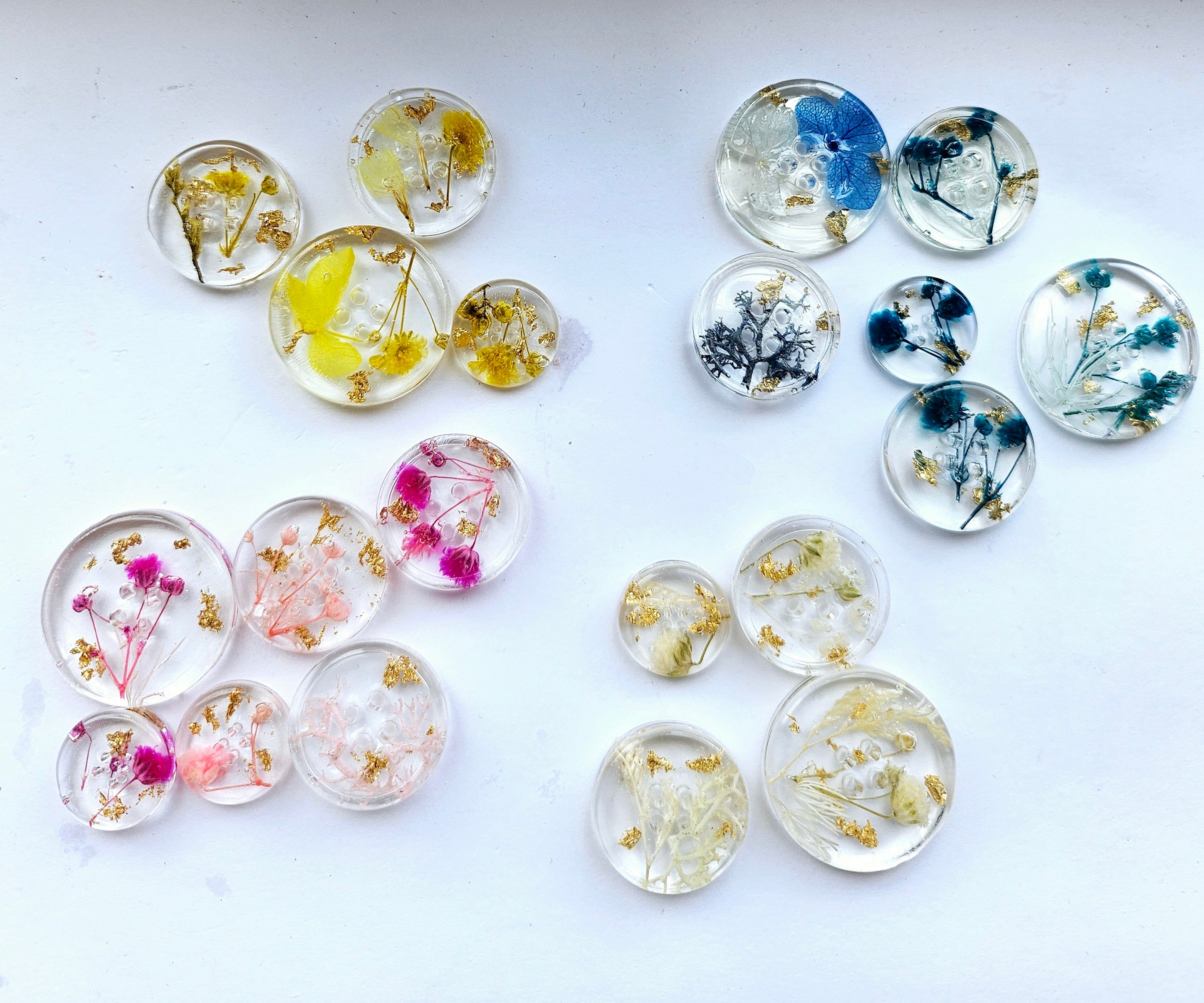 10x Stunning Handmade Resin Buttons with real flowers A beautiful Addition to Your Crafts choose your colour