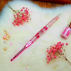 Pink Crochet Hook - Resin Floral Botanical with Metal Tip