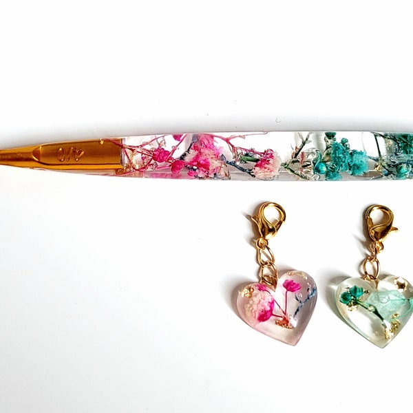 FLORA FUSION, Beautiful real dried flowers in Resin Crochet Hook with gold flakes, 2 free matching stitch markers